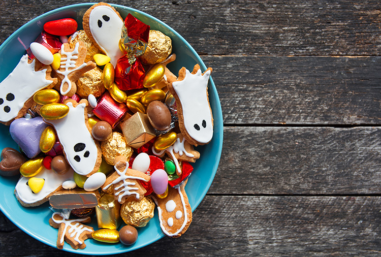 Candy can cause a plethora of problems like cavities. Put your kids on a Halloween plan this year to avoid these dental health problems.