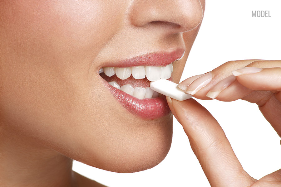 healthy oral habit while chewing gum